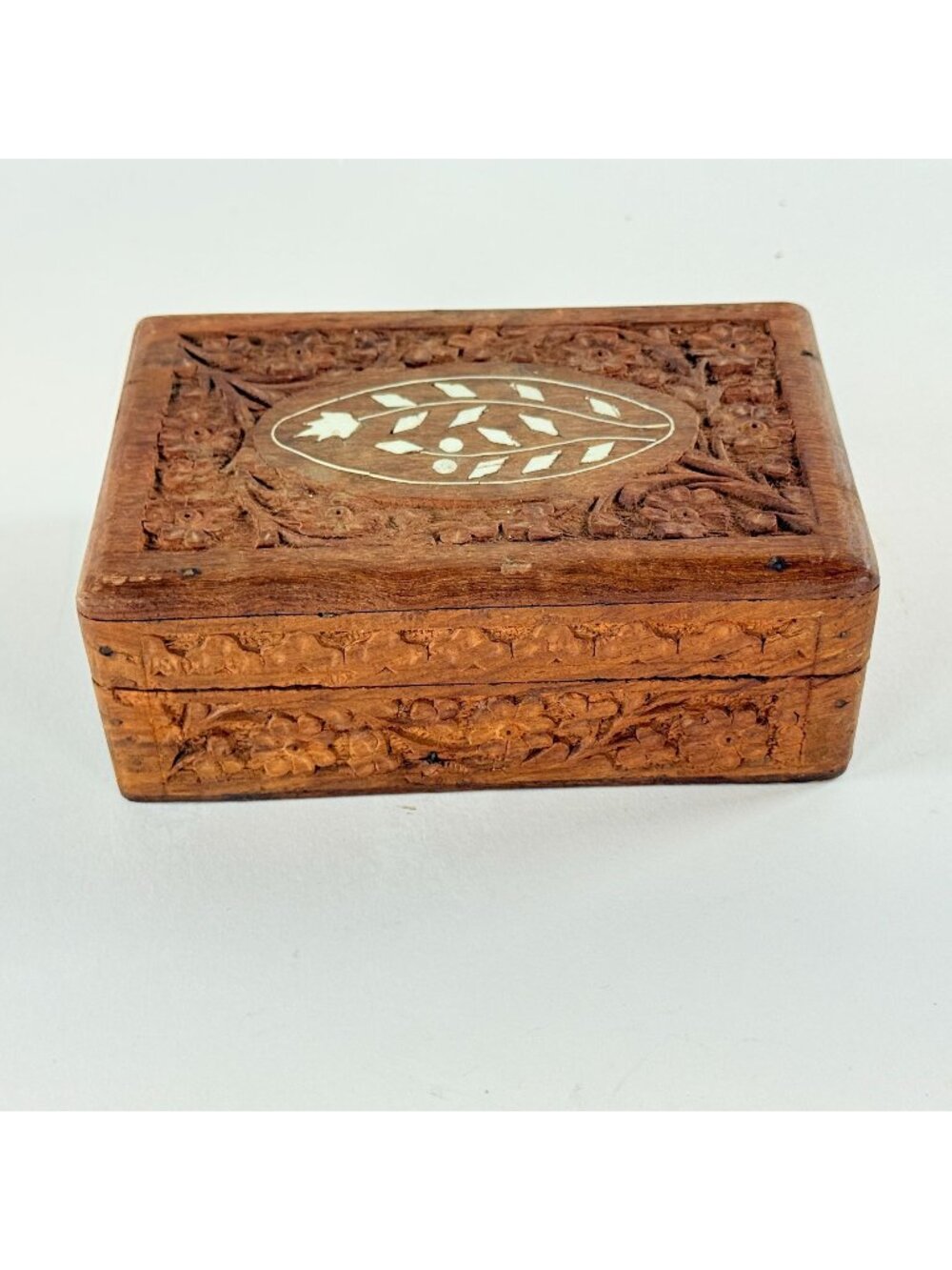 Vintage Hand Carved Wooden Jewelry Trinket Box With Inlaid Leaf Design & Velvet